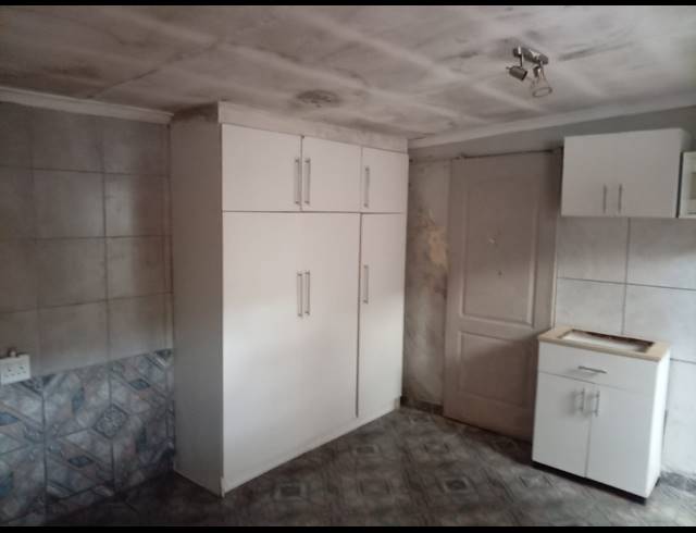 6 BEDROOM HOUSE FOR SALE IN COSMO CITY